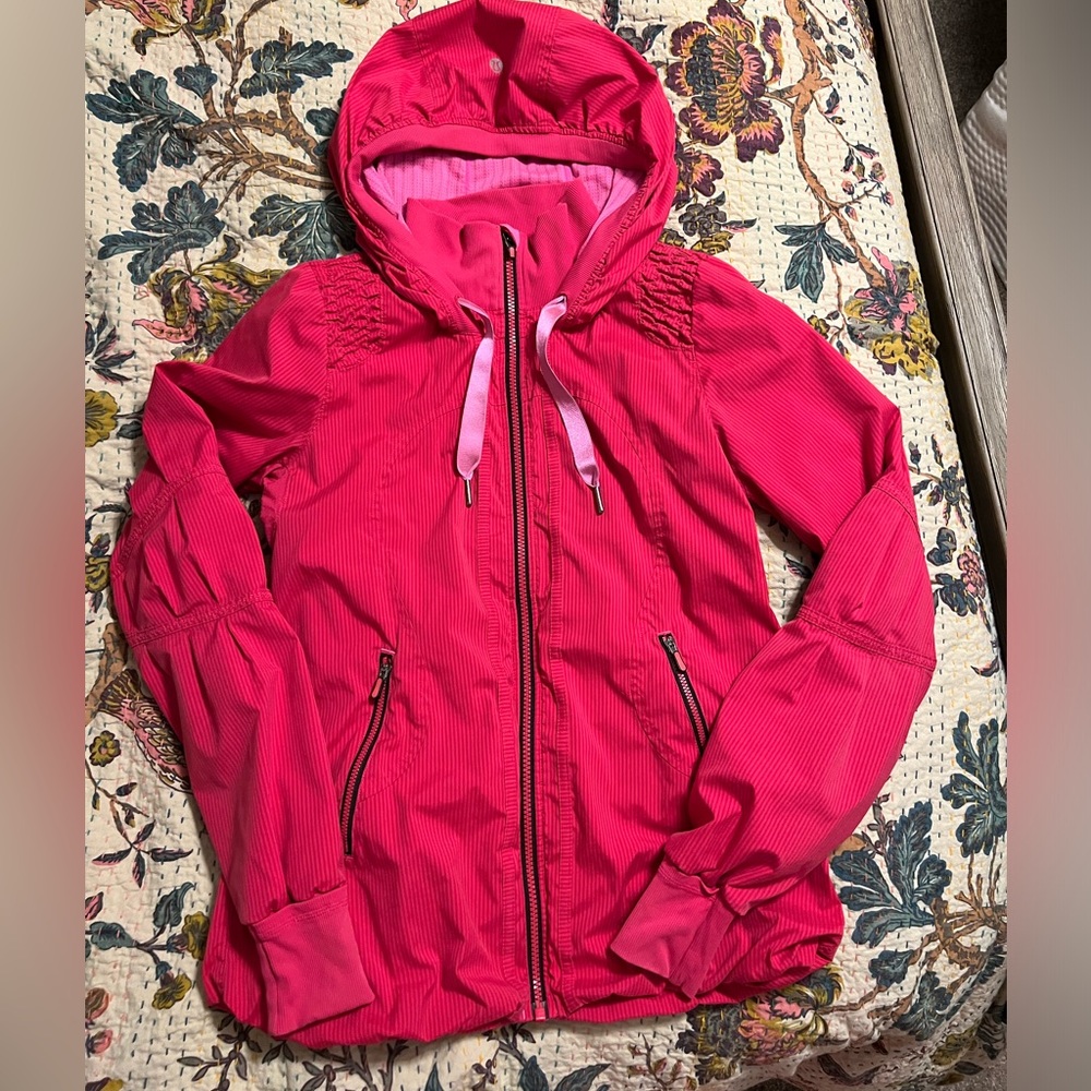 Adorable Lulu Lemon windbreaker